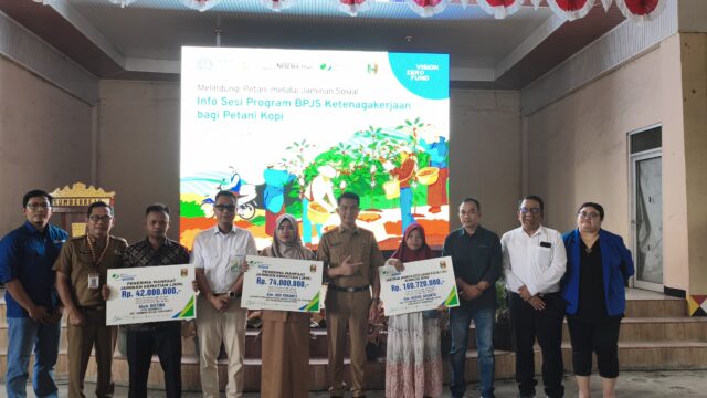 Produksi Kopi Tanggamus Meningkat, Petani Penerima Manfaat Terima Santunan Jaminan Sosial